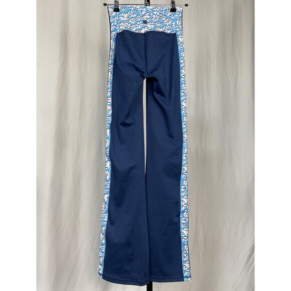 Lilly Pulitzer 'Luxletic' Blue Polyester 31.5" Carpe Vita Flare Legging Size XS - Picture 3 of 5